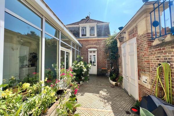 AMIENS (80000) MAISON DE VILLE - MAISON D'HÔTES - HÔTEL PARTICULIER - CENTRE VILLE - RARE - 6 CHAMBRES - ANNEXE - COUR - CAVE