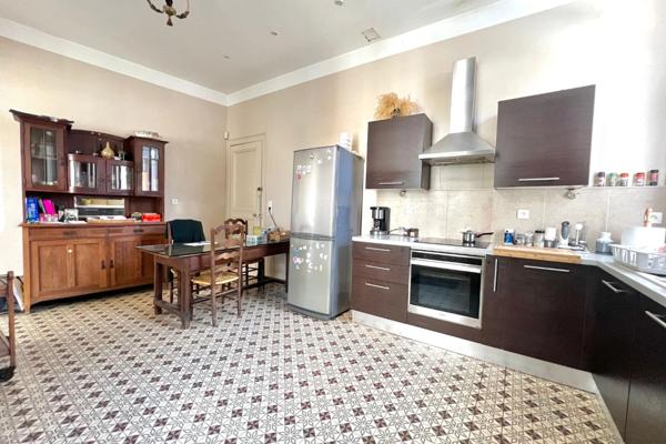 AMIENS (80000) MAISON DE VILLE - MAISON D'HÔTES - HÔTEL PARTICULIER - CENTRE VILLE - RARE - 6 CHAMBRES - ANNEXE - COUR - CAVE