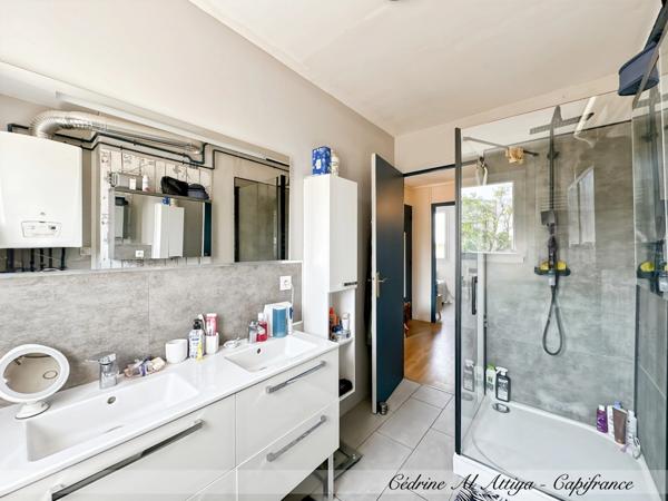 LA ROCHELLE, Appartement à vendre 3 pièces, 1er étage, cave et parking