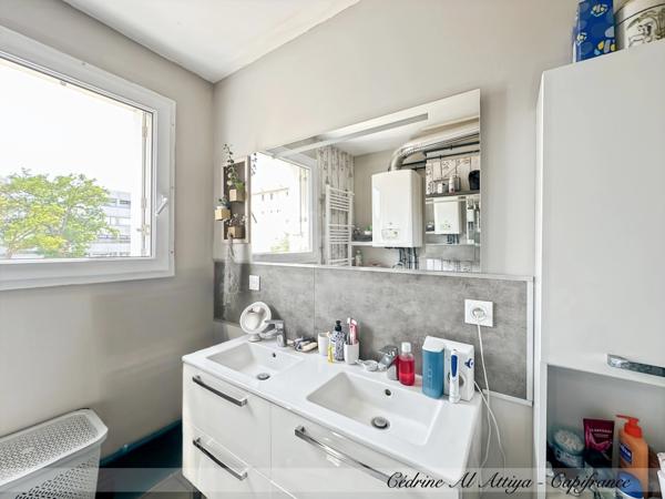 LA ROCHELLE, Appartement à vendre 3 pièces, 1er étage, cave et parking