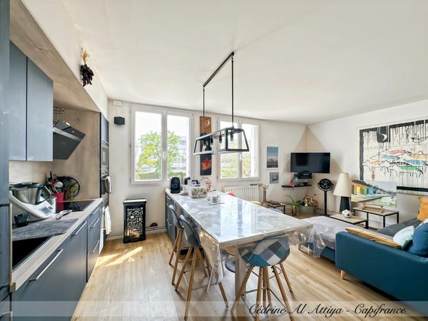 LA ROCHELLE, Appartement à vendre 3 pièces, 1er étage, cave et parking