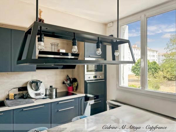LA ROCHELLE, Appartement à vendre 3 pièces, 1er étage, cave et parking