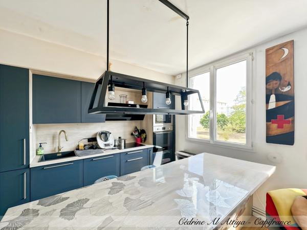 LA ROCHELLE, Appartement à vendre 3 pièces, 1er étage, cave et parking