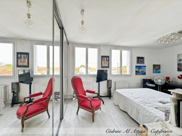 LA ROCHELLE, Appartement à vendre 3 pièces, 1er étage, cave et parking