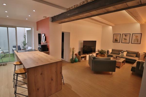 Maison de caractère- 5 chambres-garage-extérieur avec bassin
