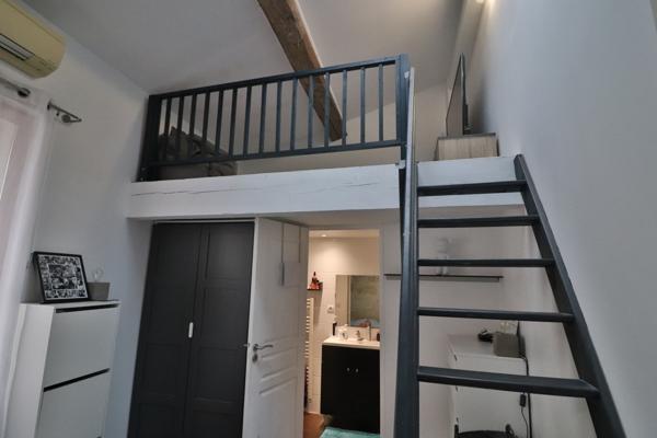 Maison de caractère- 5 chambres-garage-extérieur avec bassin