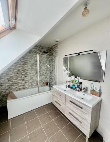 Maison à Saint-Jouan-des-Guérets, 35430 - 5 pièces 100m²