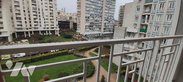 A Saint-Etienne, secteur Centre 2, appartement traversant de Type 3 avec garage et cave.