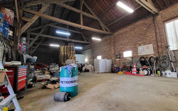 Immeuble à vendre    5 pièces •  Mesnil-Saint-Nicaise