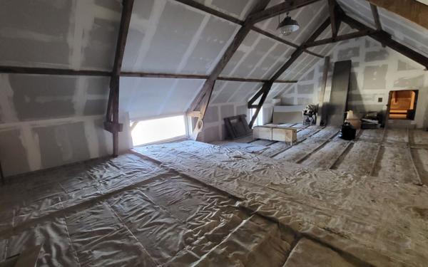 Immeuble à vendre    5 pièces •  Mesnil-Saint-Nicaise