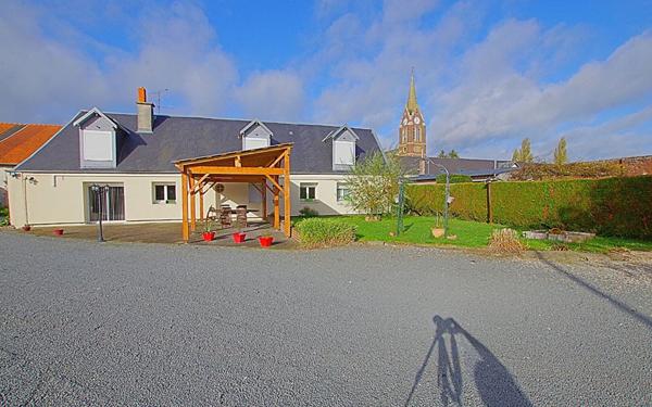 Immeuble à vendre    5 pièces •  Mesnil-Saint-Nicaise