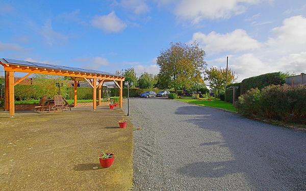 Immeuble à vendre    5 pièces •  Mesnil-Saint-Nicaise