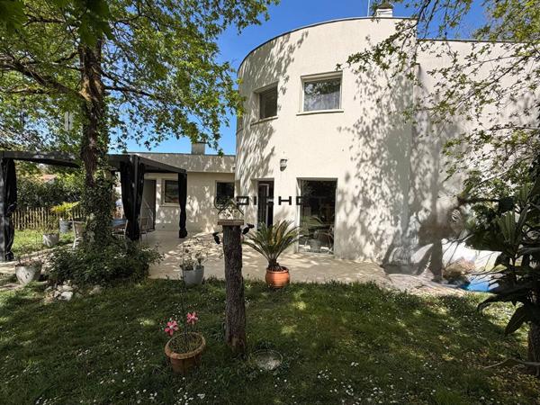 Maison 5 pièces 155 m² SAINT MEDARD EN JALLES - 33160