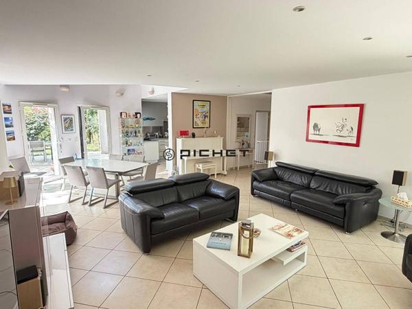 Maison 5 pièces 155 m² SAINT MEDARD EN JALLES - 33160