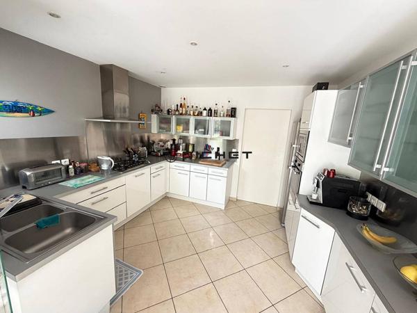 Maison 5 pièces 155 m² SAINT MEDARD EN JALLES - 33160