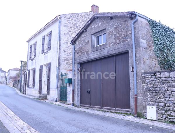 Maison de caractère en centre-bourg – 3 chambres