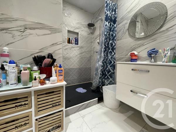 Appartement T4 à vendre  4 pièces - 84,10 m 2   MARSEILLE  - 13015