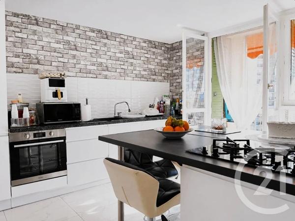 Appartement T4 à vendre  4 pièces - 84,10 m 2   MARSEILLE  - 13015