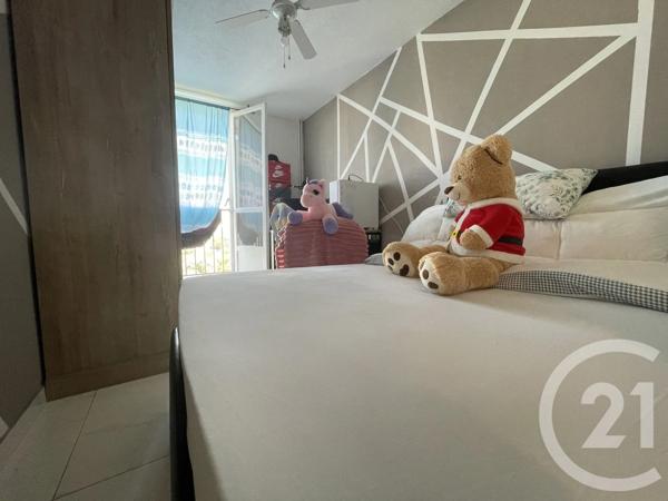 Appartement T4 à vendre  4 pièces - 84,10 m 2   MARSEILLE  - 13015