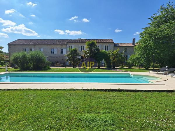 Biens de prestige à vendre Lesparre Medoc : 899 600 € - AJP Soulac Immobilier