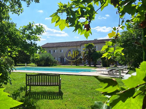 Biens de prestige à vendre Lesparre Medoc : 899 600 € - AJP Soulac Immobilier