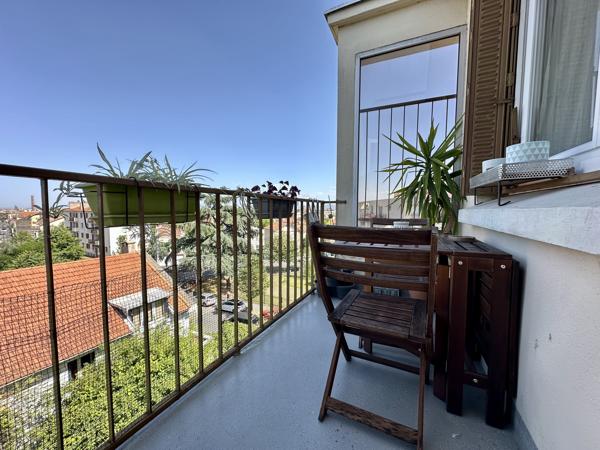 Très joli T4 en dernier étage avec balcon et garage - Clermont-Province