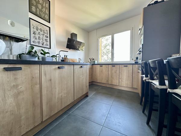 Très joli T4 en dernier étage avec balcon et garage - Clermont-Province