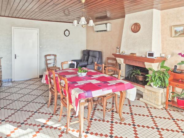 Maison ancienne avec potentiel.