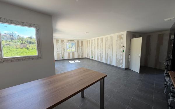 Maison à vendre    4 pièces •  Lisle-en-Rigault