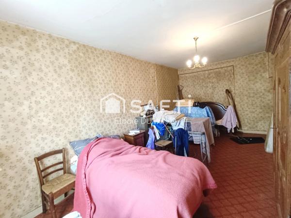 Maison de village meublée à rénover située au coeur de Saint-Amour d'une surface habitable de 60 m2
