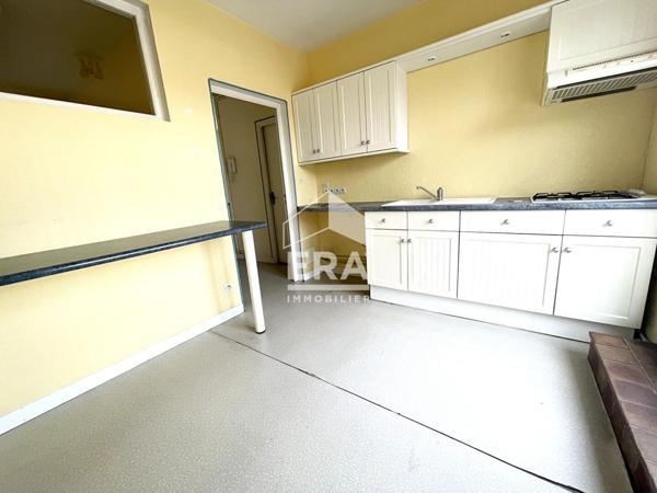 Ensemble immobilier avec appartement + surface commerciale + parking