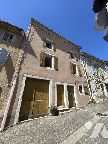 Rochemaure , maison de village avec garage et cave et terrain non attenant.