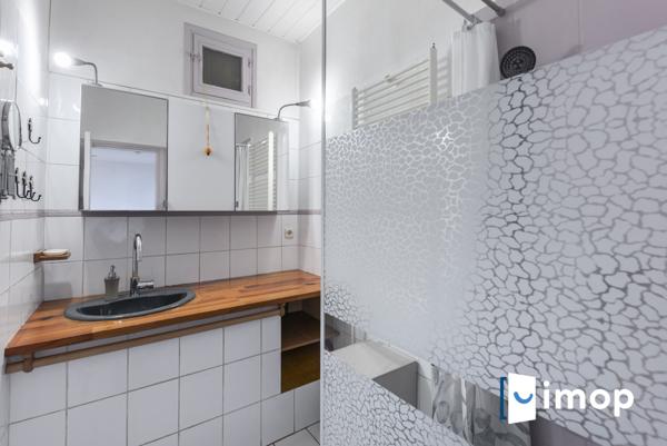 RERA LA VARENNE. Potentiel important. En bon état.