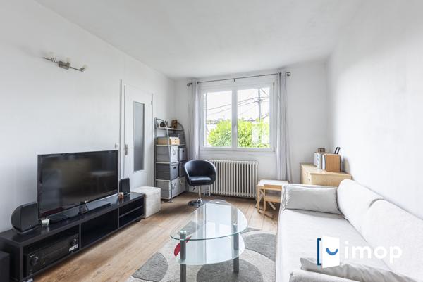 RERA LA VARENNE. Potentiel important. En bon état.