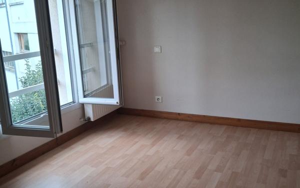 Maison à louer    3 pièces •  Saintes