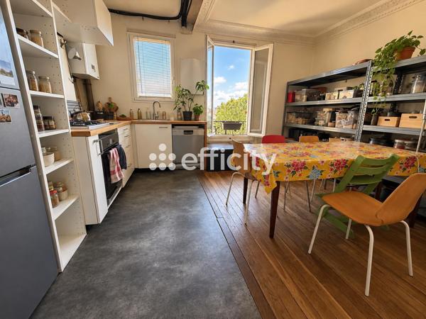Appartement
         5 pièces
        - 88 m² 260 000 € *
