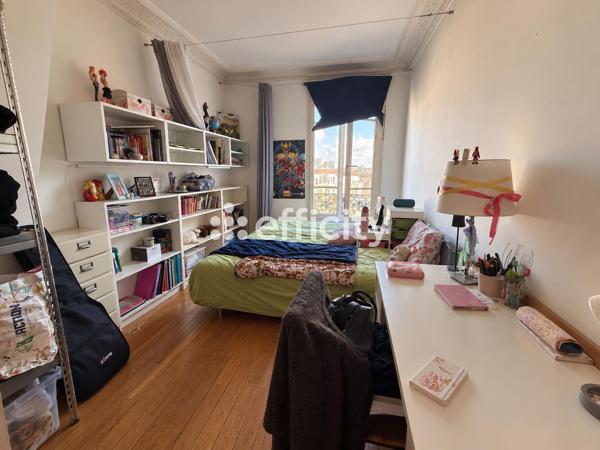 Appartement
         5 pièces
        - 88 m² 260 000 € *