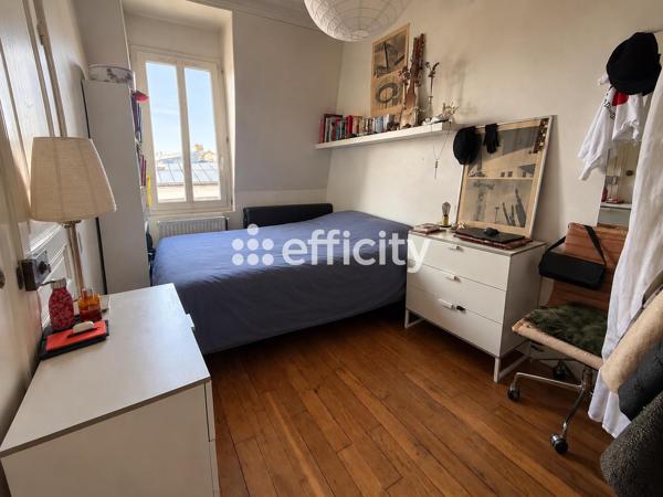 Appartement
         5 pièces
        - 88 m² 260 000 € *