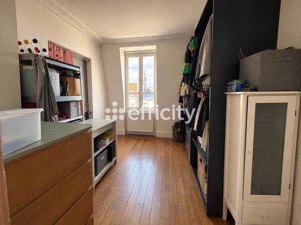 Appartement
         5 pièces
        - 88 m² 260 000 € *