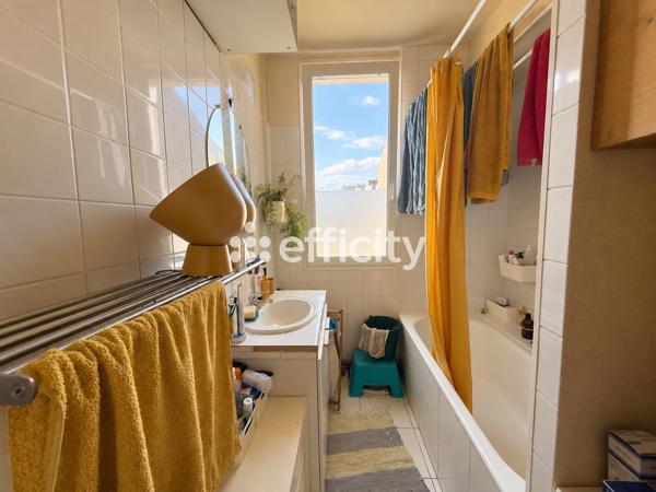 Appartement
         5 pièces
        - 88 m² 260 000 € *