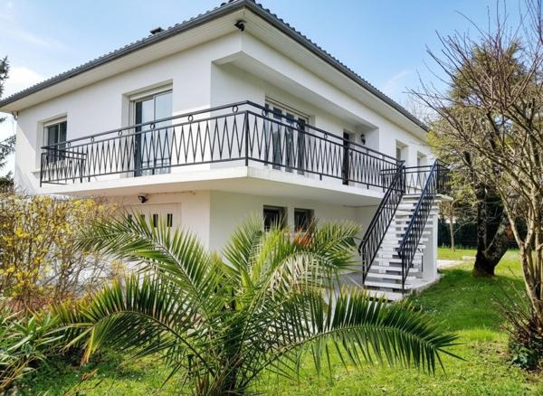 Maison à JONZAC 17500, 17500 - 7 pièces 160m²