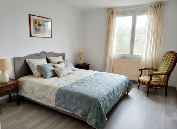 Maison à JONZAC 17500, 17500 - 7 pièces 160m²
