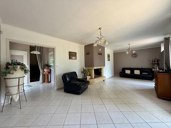 Maison familiale 9 pièces aux Bréviaires - 5 chambres