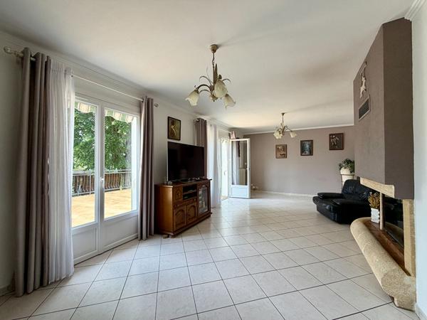 Maison familiale 9 pièces aux Bréviaires - 5 chambres