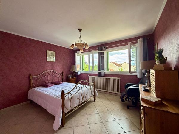 Maison familiale 9 pièces aux Bréviaires - 5 chambres