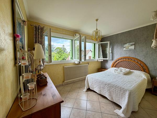 Maison familiale 9 pièces aux Bréviaires - 5 chambres