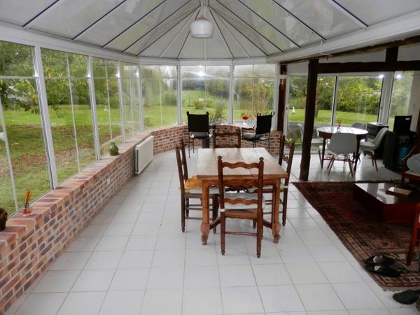 Demeure sur 1 hectare avec beau bâtiment (chevaux, entreprise, perma.)