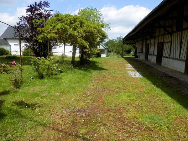 Demeure sur 1 hectare avec beau bâtiment (chevaux, entreprise, perma.)