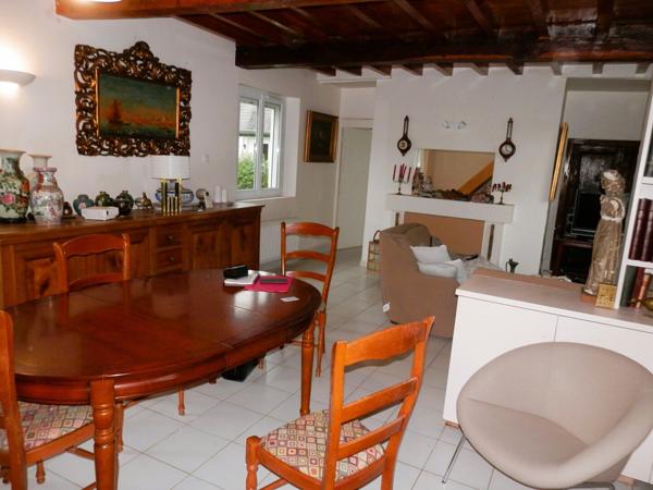 Demeure sur 1 hectare avec beau bâtiment (chevaux, entreprise, perma.)