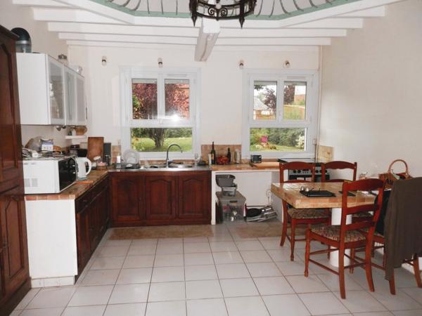 Demeure sur 1 hectare avec beau bâtiment (chevaux, entreprise, perma.)